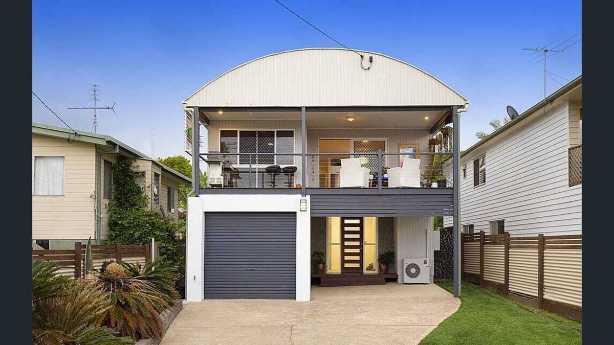 Dicky Beach House | Pet friendly house 650 m from the beach