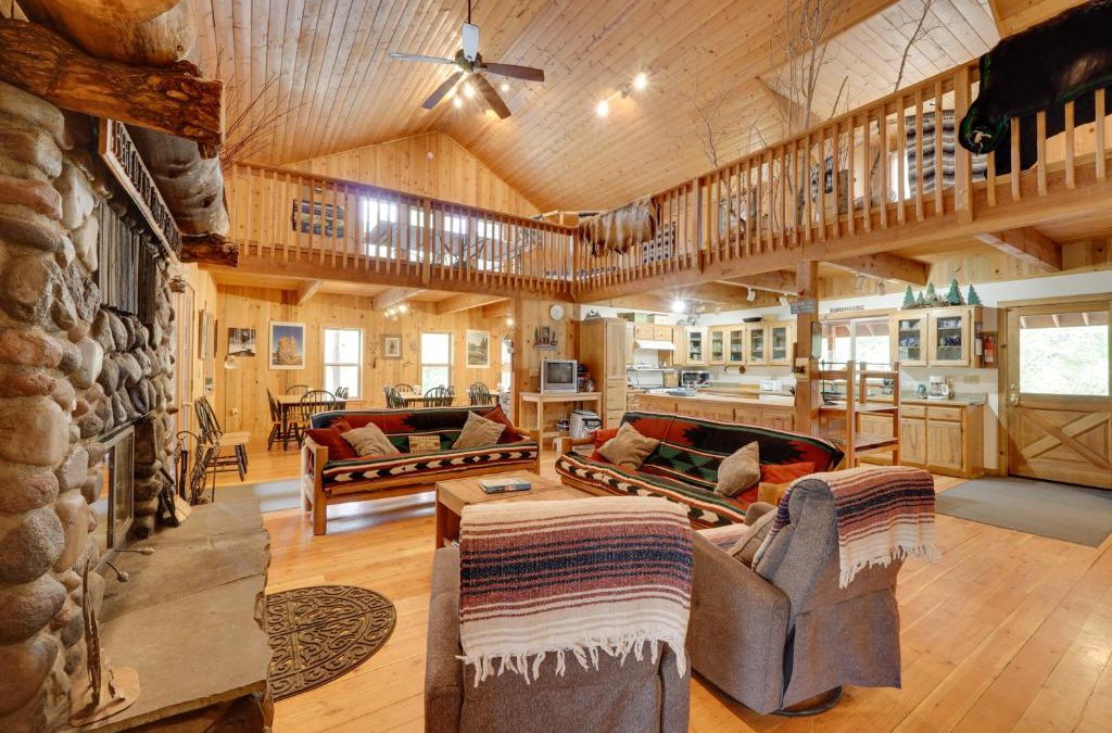 Fort Klamath House | Pet-Friendly House with Deck Near Crater Lake!