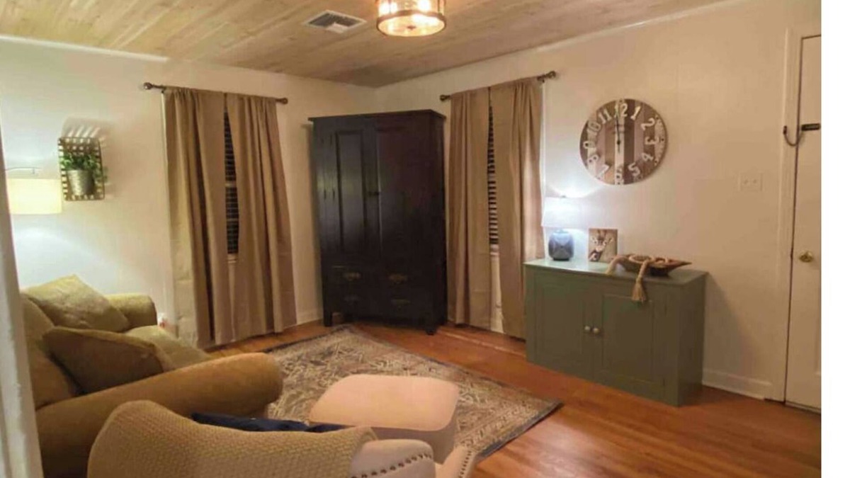 Monroe House | Pet friendly house with covered parking