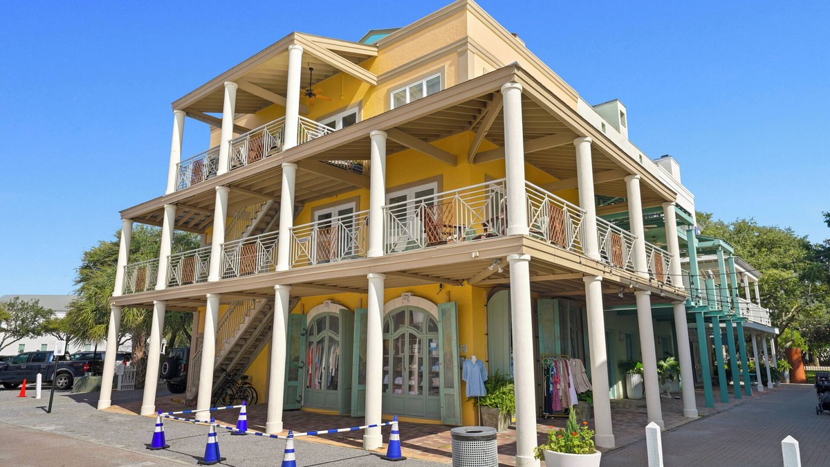 Seaside Condo | Pet Friendly in Seaside, Location, Large Wrap-Around Balcony + 2 Adult Bikes!