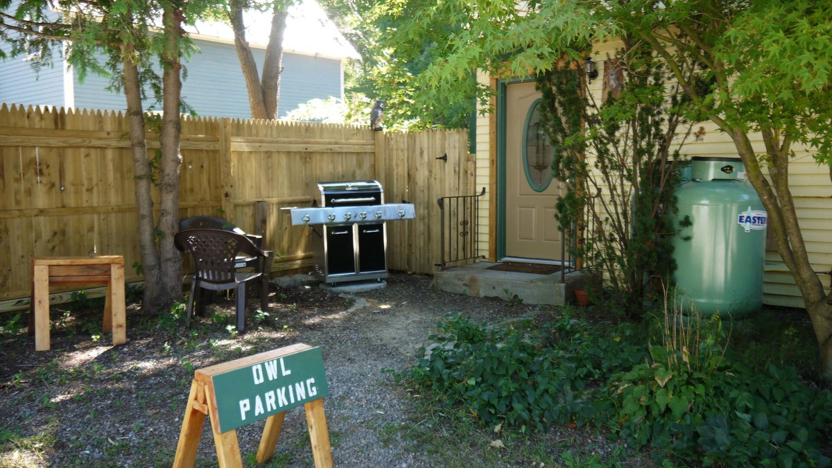 North Conway Apartment | Pet Friendly In town location with a cabin feel