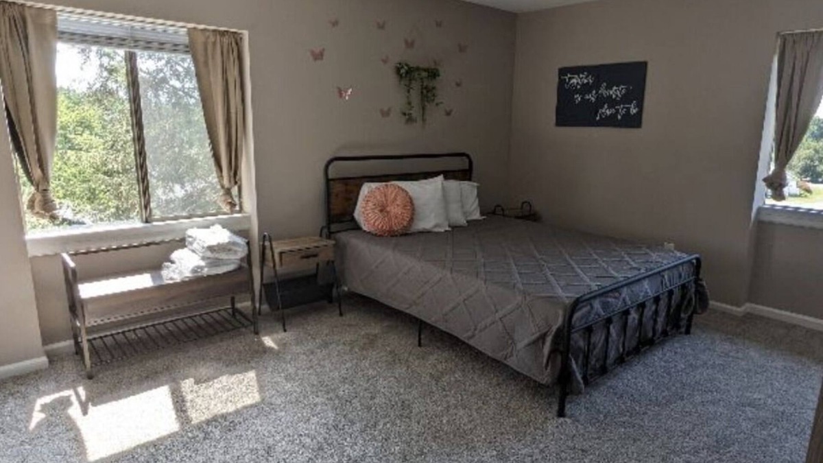 Rio Condo | Pet Friendly in Charlottesville! UVA Medical Trauma Center School Wineries Parks