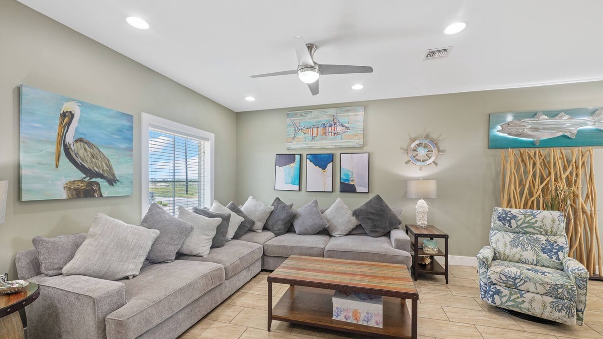 Corpus Christi House | Pet-friendly Island Townhome w/shared heated pool