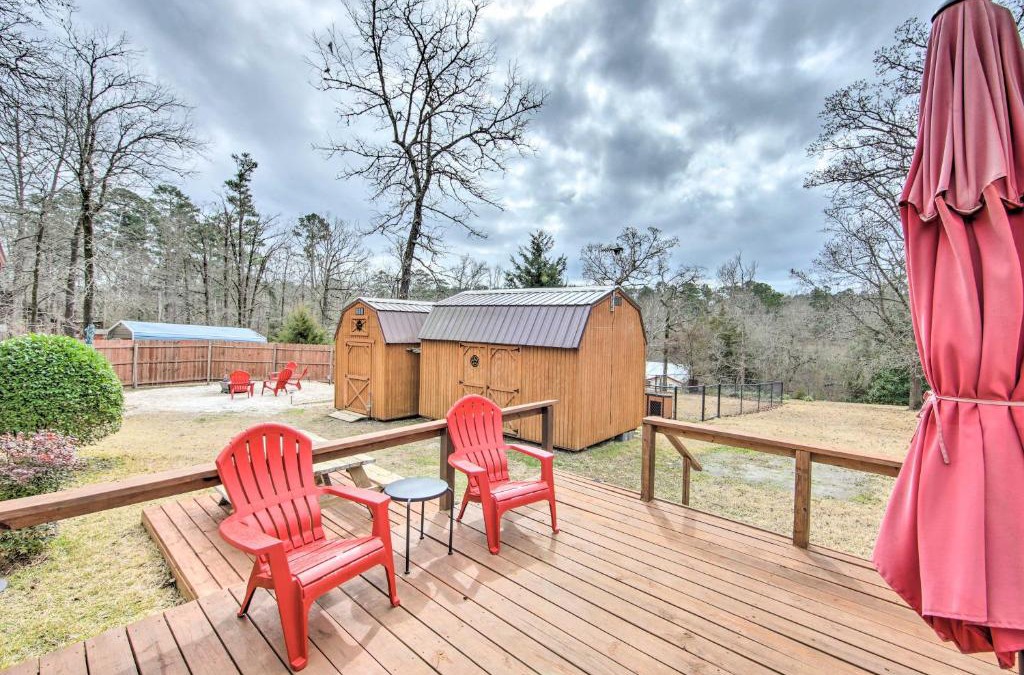 Jefferson House | Pet-Friendly Jefferson Retreat Less Than 1 Mi to Lake!