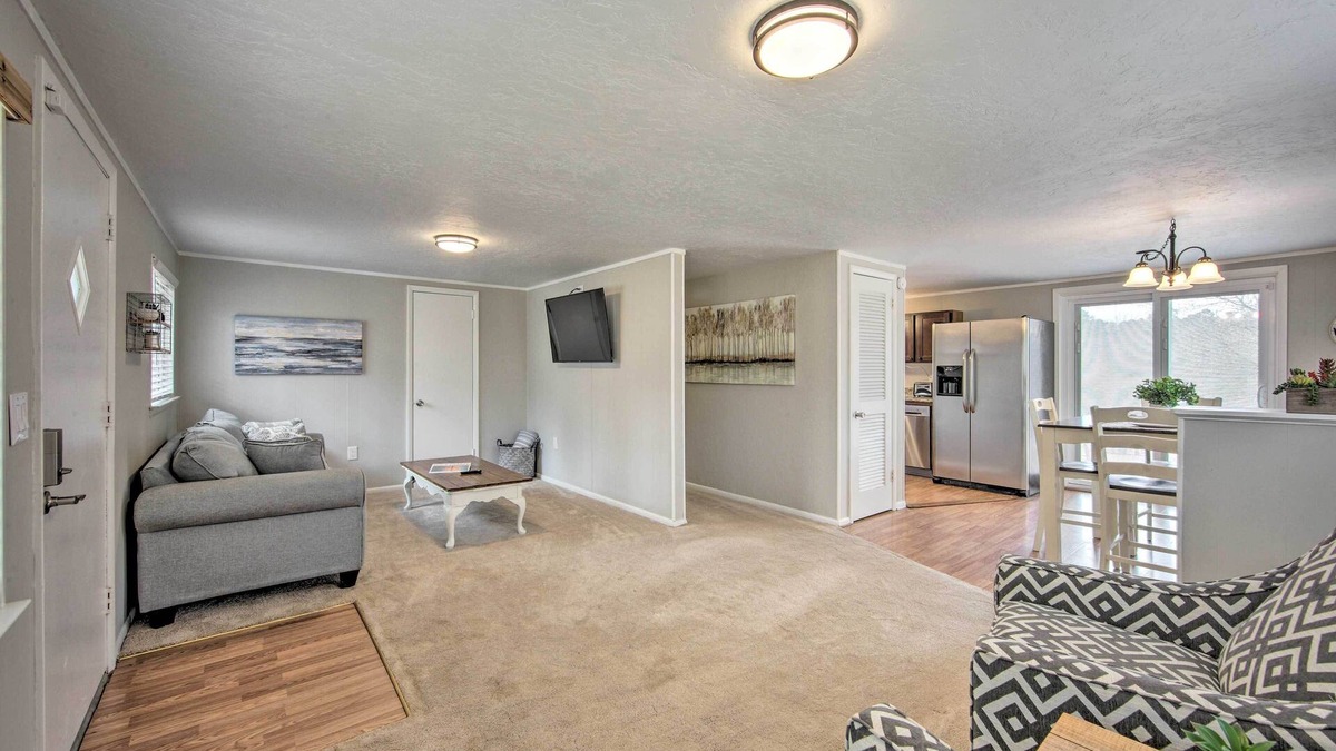 Jefferson Cottage | Pet-friendly Jefferson Retreat < 1 Mi to Lake!