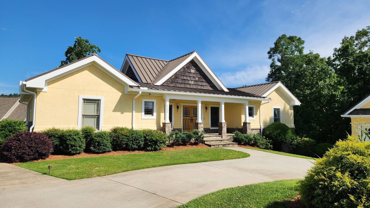 Six Mile House | Pet-Friendly Keowee lakefront luxury home w/dock, 5BR, kayaks, stone fire pit