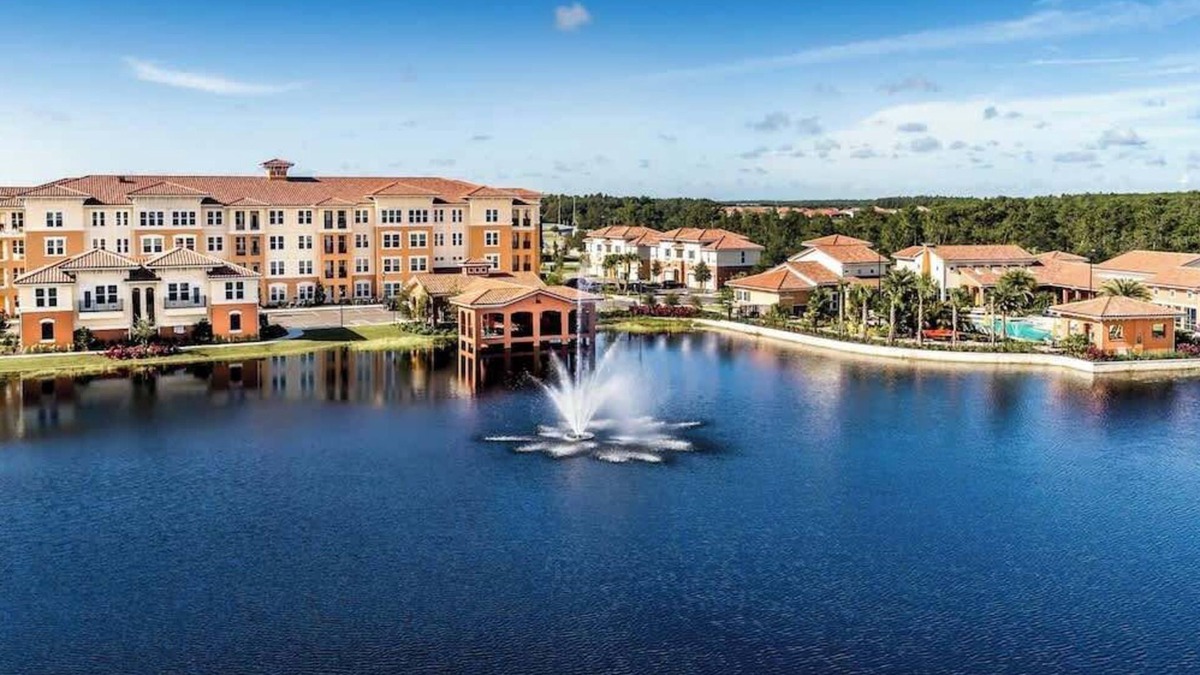 Kissimmee Apartment | Pet-Friendly King Bed, 15 Min to Disney & More