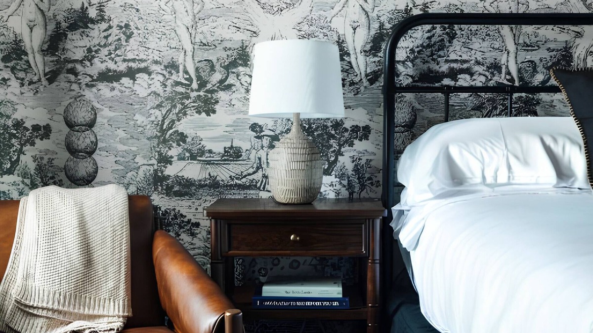 Five Points South Hotel | Pet-Friendly King Room at The Painted Lady! Free Parking, Close to McWane Center