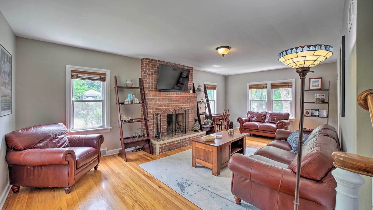 Miller Beach House | Pet-Friendly Lake Getaway: 1 Block to Beach!