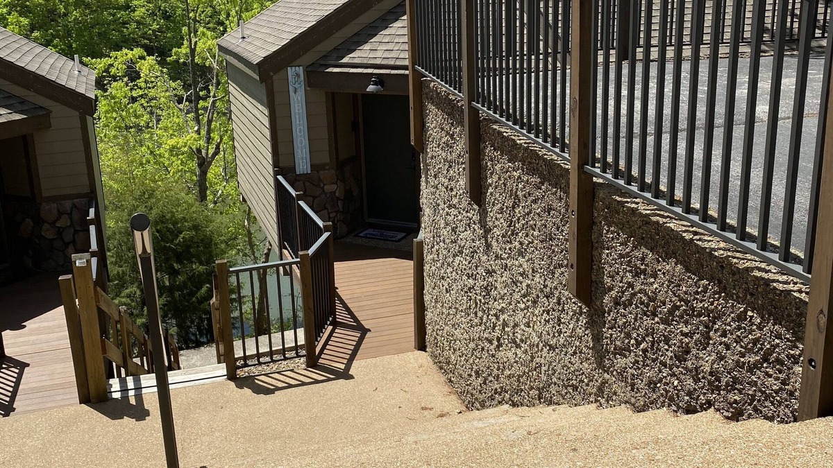 Osage Beach House | Pet Friendly Lakefront Villa in the Heart of Osage Beach & 10' x 30' Boat Slip