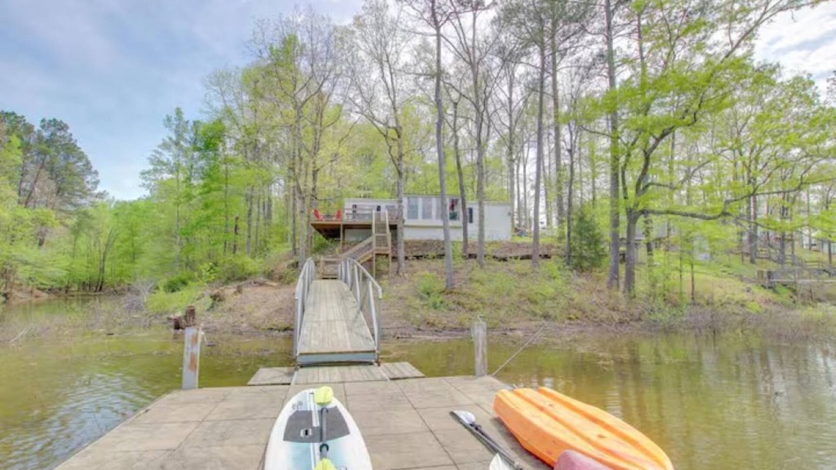 Crane Hill House | Pet Friendly! Lakefront-4 bed, 2 bath house on Smith Lake- Crooked Creek Retreat
