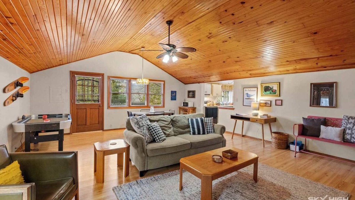 Garfield Cabin | Pet-friendly Lakeview Cabin on Beaver w/Firepit