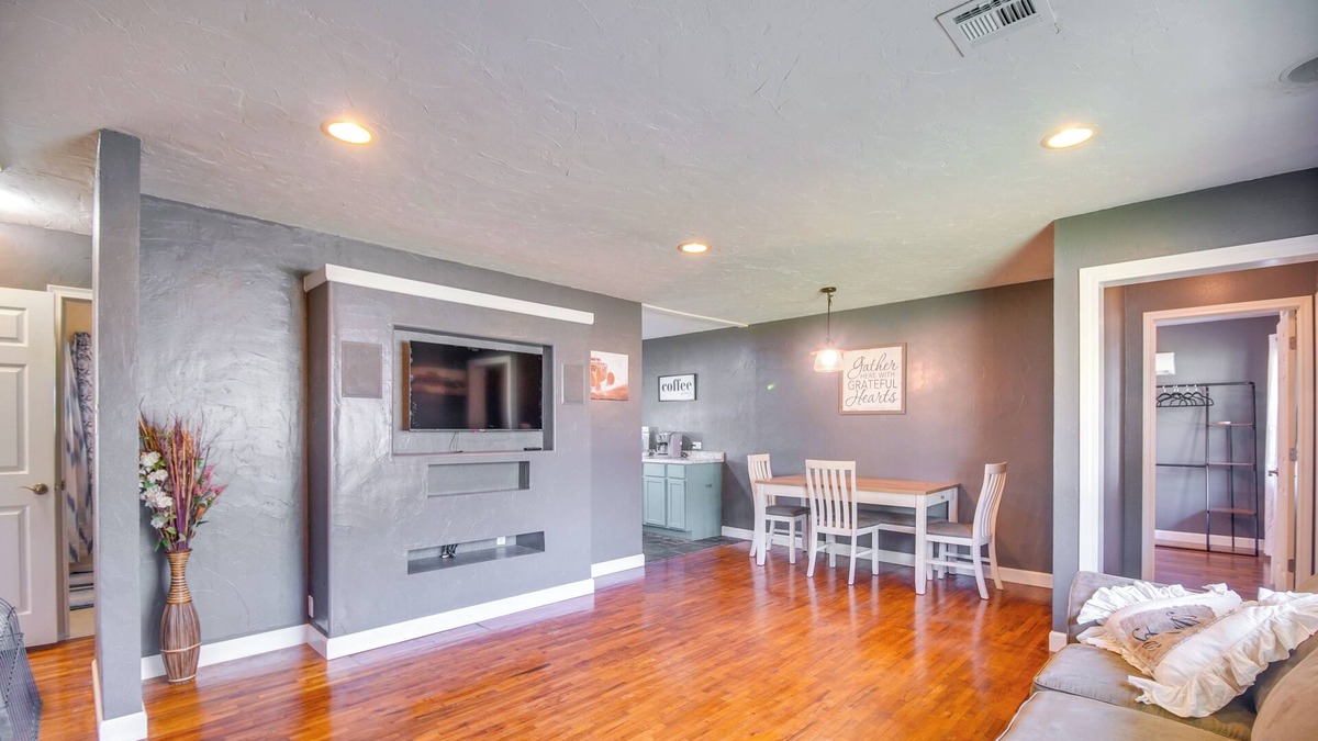 Langley House | Pet-Friendly Langley Home < 3 Mi to Lake!