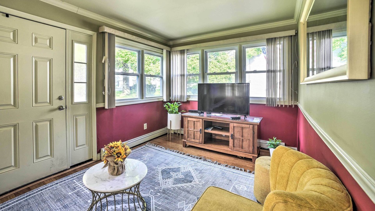 Latham Cottage | Pet-friendly Latham Retreat ~ 7 Mi to Albany!