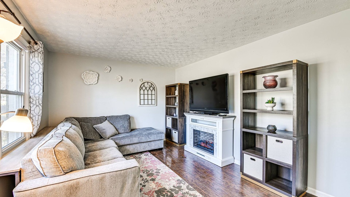 Lawrenceburg House | Pet-Friendly Lawrenceburg Home Near Distilleries!