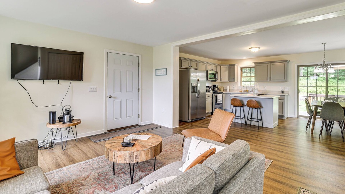 Gilman House | Pet-Friendly Lebanon House w/Lake Access!