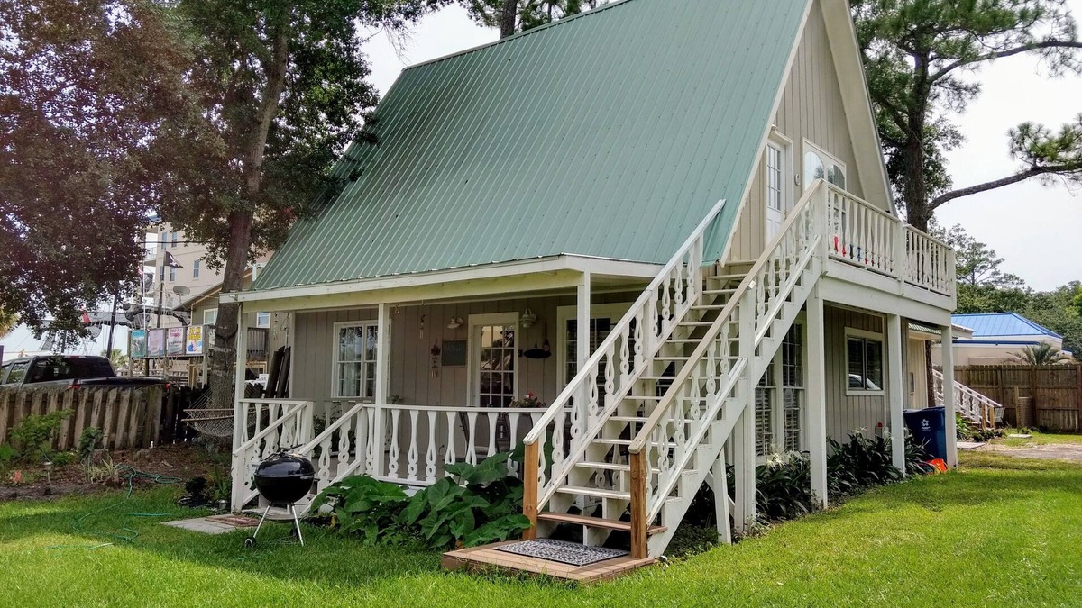 Orange Beach Cabin | Pet friendly & Located In A Peaceful Setting Near Terry Cove.