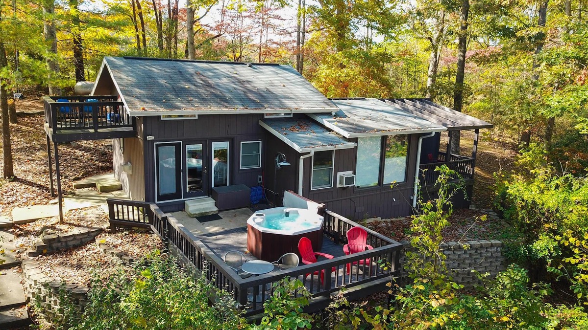 Heltonville Cottage | Pet-friendly, located on Lake Monroe.