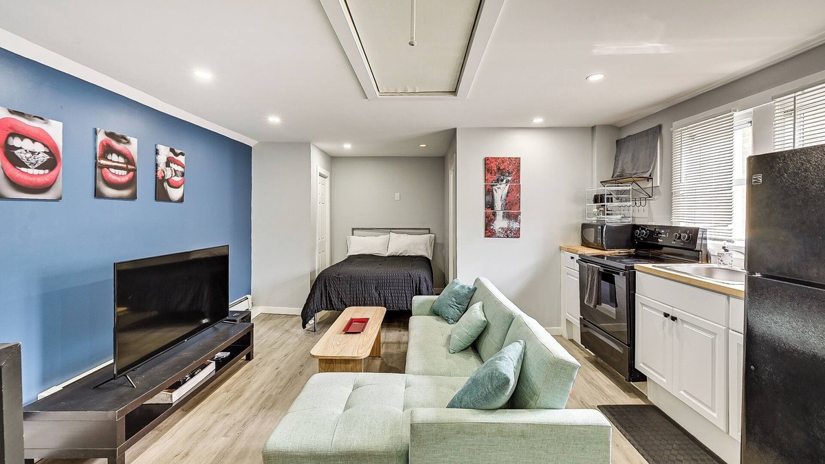 Mastic Beach Apartment | Pet-Friendly Long Island Guest House: Walk to Bay!