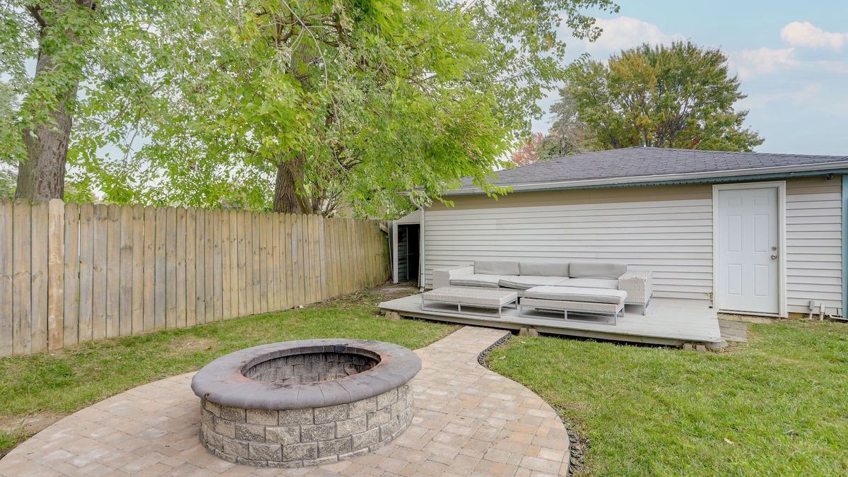 Lorain House | Pet-Friendly Lorain Retreat w/Fenced Yard!