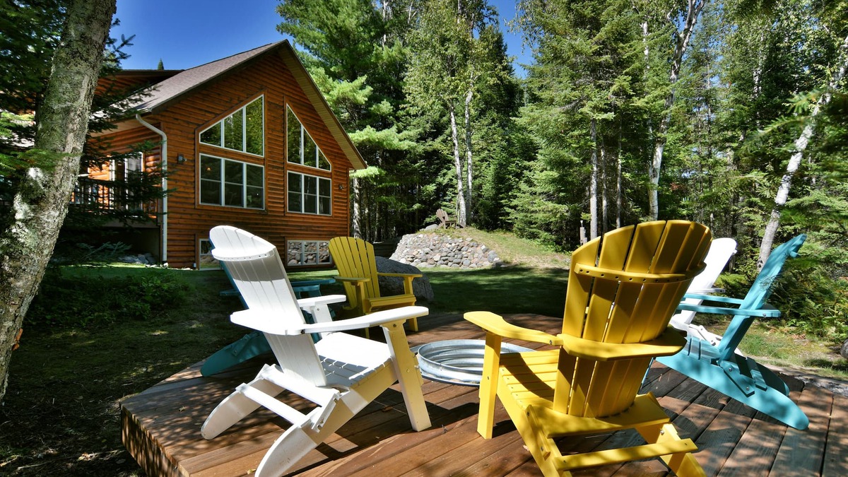 Hayward Cabin | Pet Friendly Lost Dutchman Lodge On Teal Lake