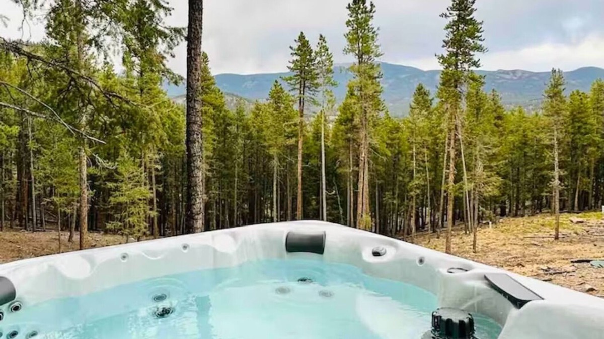 Bailey House | PET-FRIENDLY LUXE Mtn Retreat, Hot tub, Firepit w/EPIC views, Red Rock, Rafting