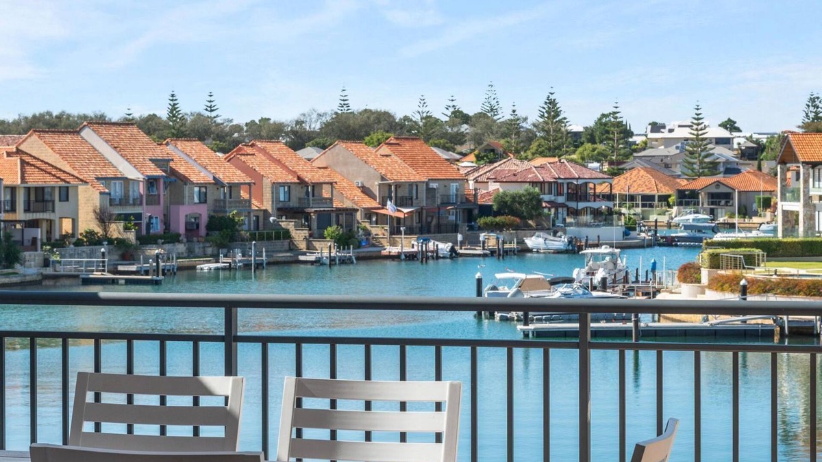 Wannanup House | Pet Friendly Luxe Waterfront Retreat with Jetty