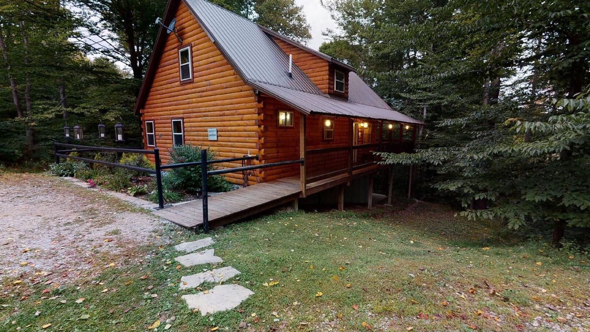Logan Cabin | Pet Friendly Luxury Log Cabin in Hocking Hills secluded with Hot Tub and Pond