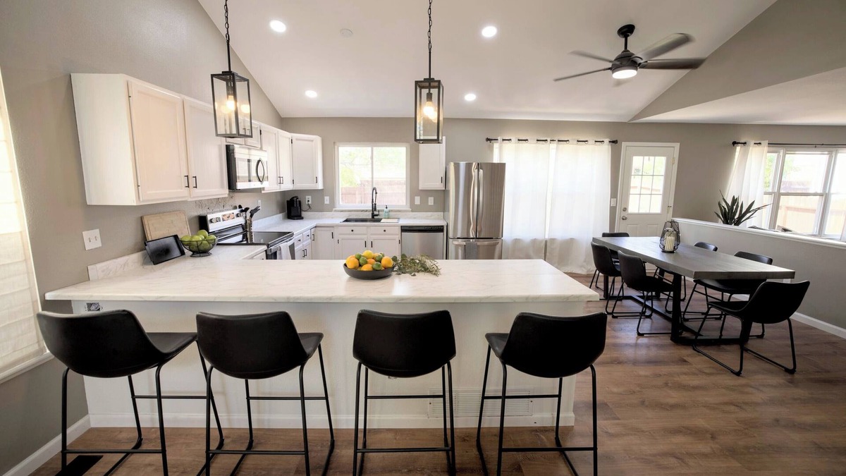 Northeast Colorado Springs House | Pet Friendly Mtn Getaway Ping Pong Table King Bed