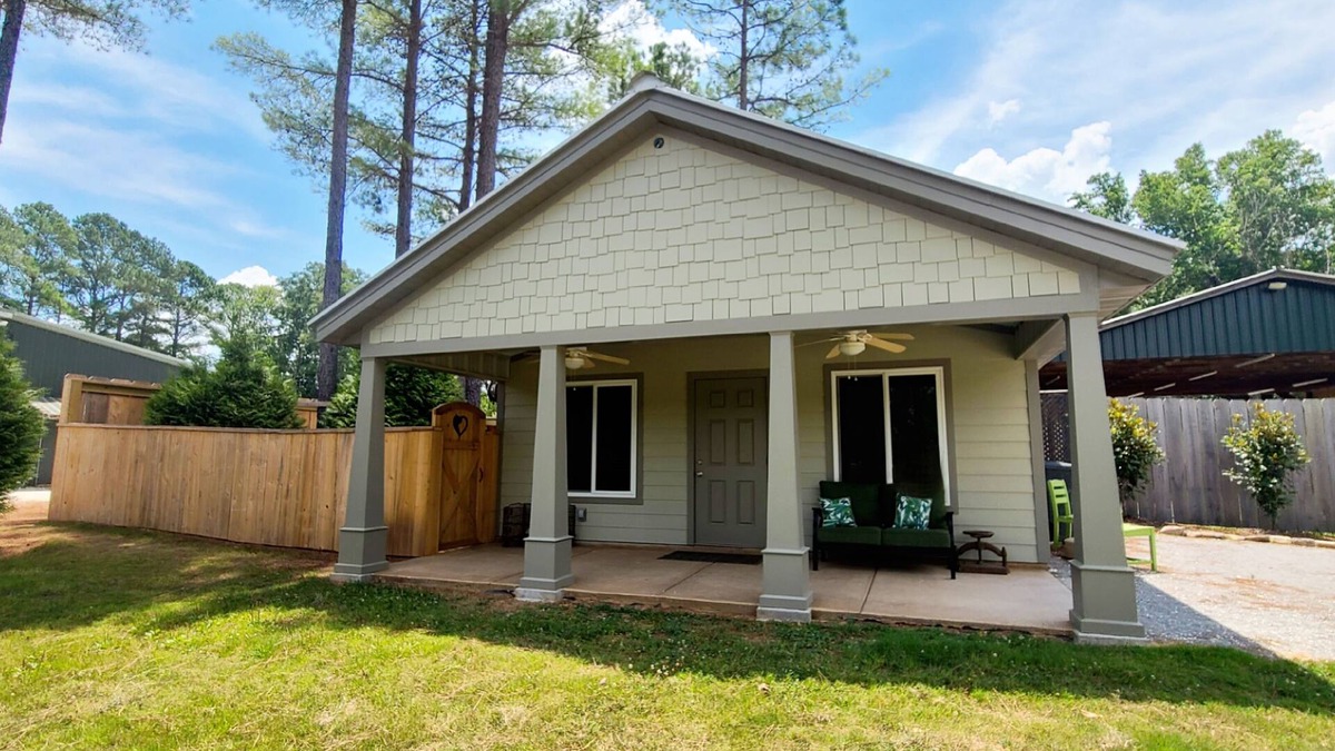 Springville Cabin | Pet-friendly Magnolia + Fishing & Trails