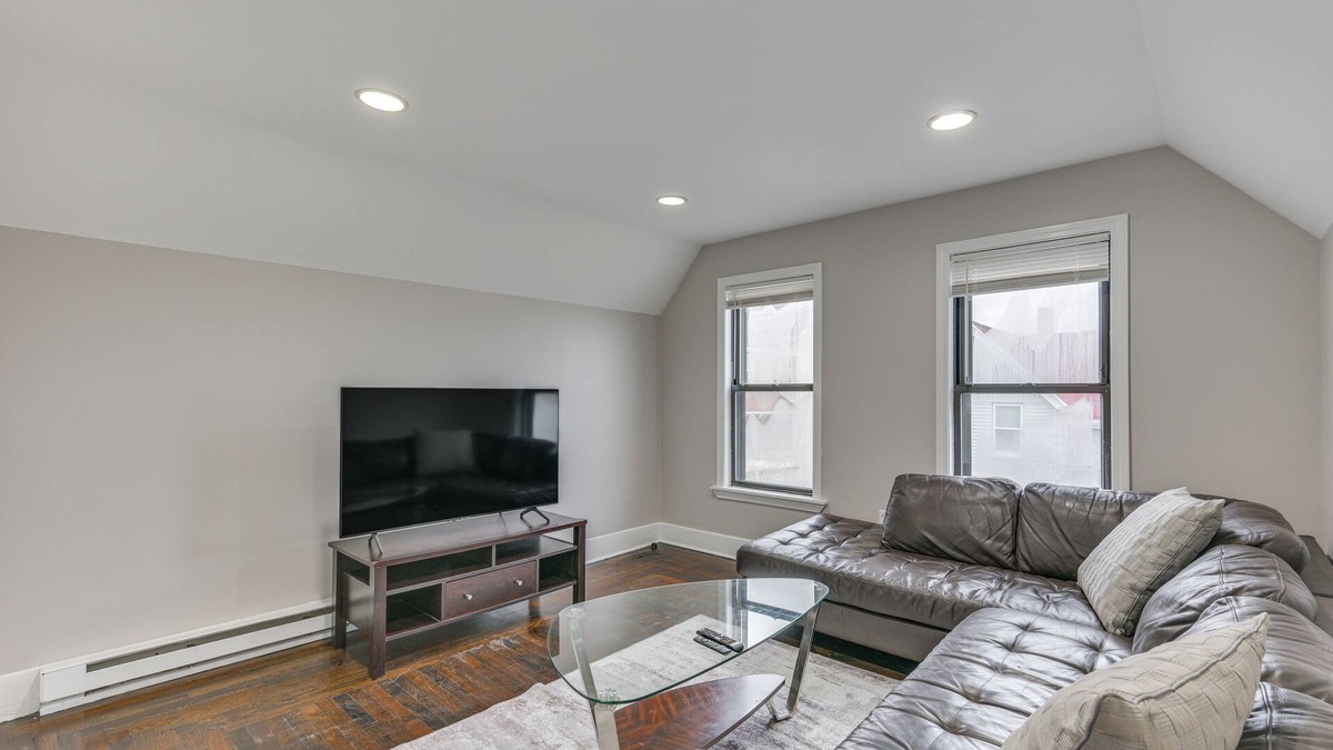 Malden Apartment | Pet-Friendly Malden Apartment: 7 Mi to Boston!