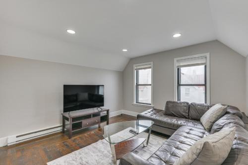 Malden Apartment | Pet-Friendly Malden Apartment 7 Mi to Boston!