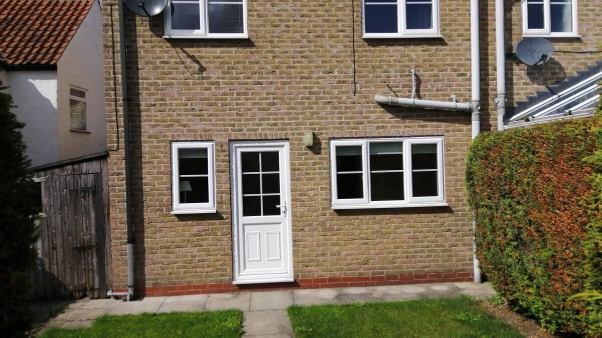 South Cave House | Pet friendly mews house in Central village location close to Cave Castle