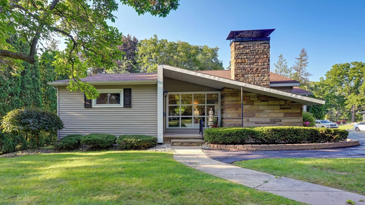 Owosso House | Pet-Friendly Michigan Escape w/Patio & Gas Grill!