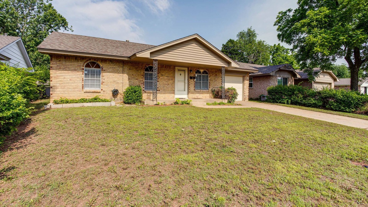 Midwest City Cottage | Pet-friendly Midwest City Home, 10 Mi to Dtwn Okc!