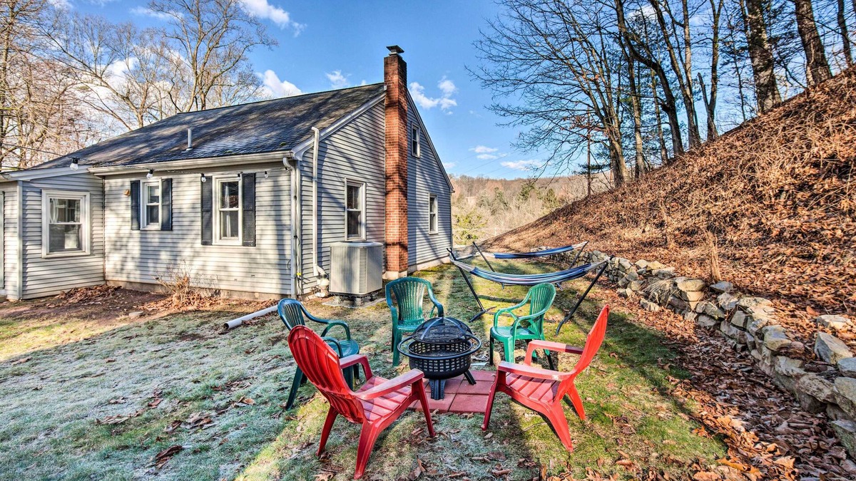 Mohnton House | Pet-Friendly Mohnton House Near Golf Course!