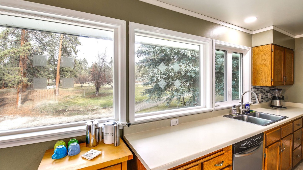 Stevensville Cottage | Pet-friendly Montana Abode w/Balcony & Fireplace!
