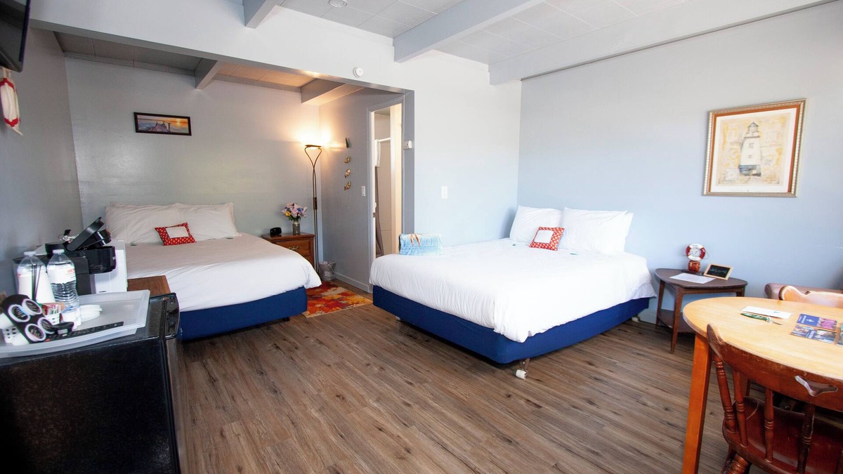 Westport Hotel | Pet Friendly Motel, 1 mile to the beach!