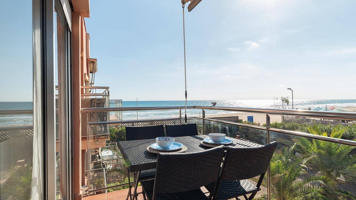 Gava Apartment | Pet-Friendly Ocean View Apartment Renovated with Sea View, Pool, Wi-Fi, A/C, Terrace & Garden