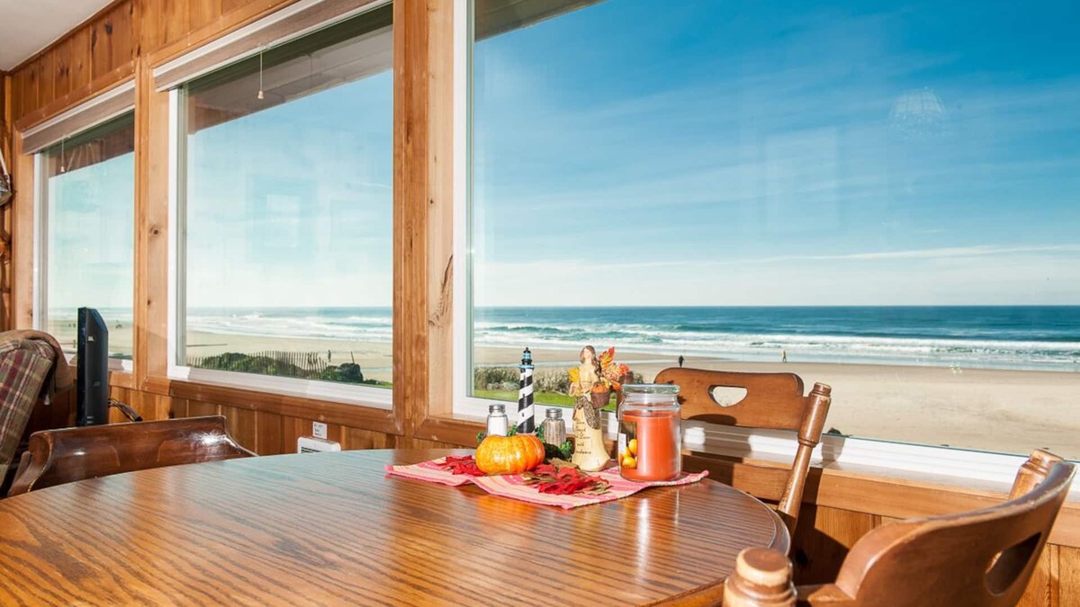 Roads End House | Pet friendly oceanfront home w/direct beach access in Lincoln City's Roads End!