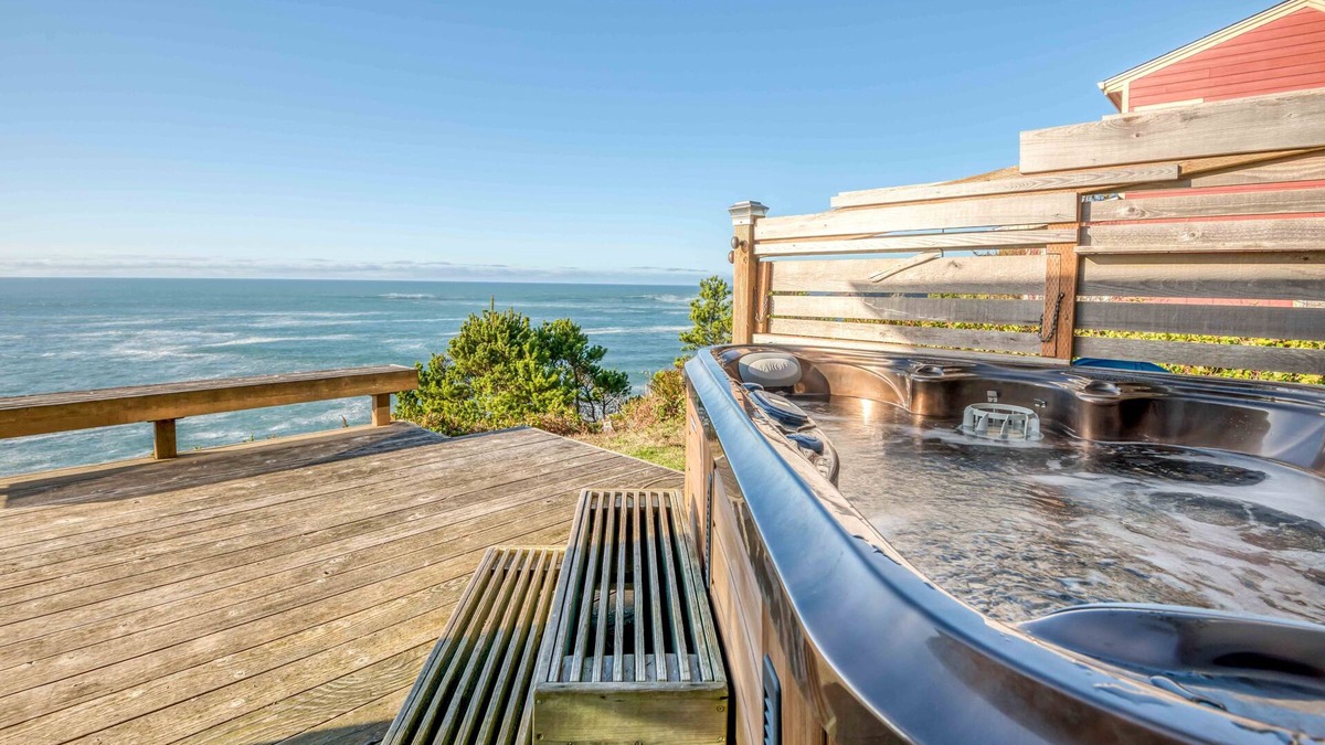 Depoe Bay House | Pet Friendly Oceanfront Cottage in Depoe Bay, with a Hot Tub and Amazing Views.
