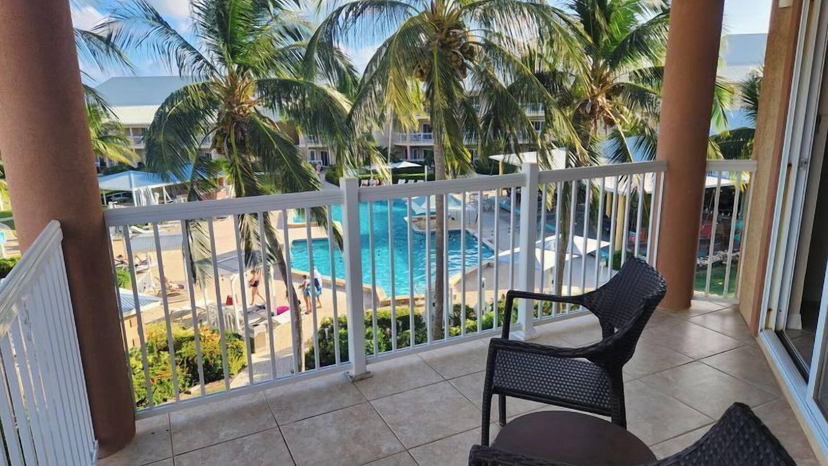 Crystal Harbour Apartment | Pet-Friendly Oceanfront Suite w/Full Kitchen, Bar, Pool Access & Resort Views