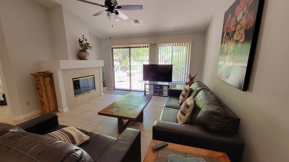 Casas Adobes House | Pet Friendly Omni Golf Course Views from Open floor plan with yard-garage