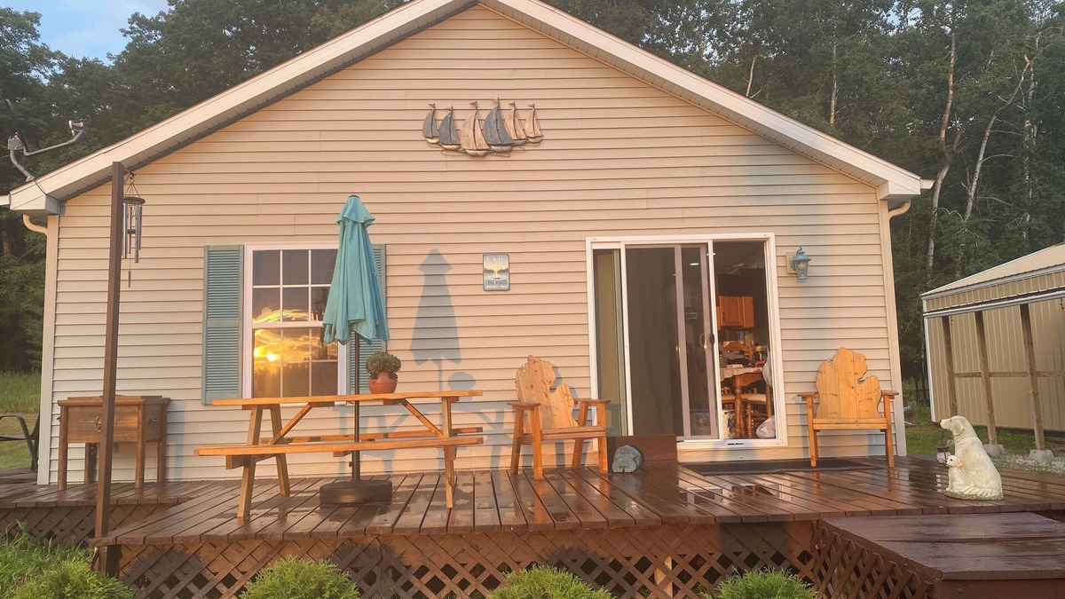 Mikado House | Pet friendly on 40 peaceful wooded acreas. Minutes from the beaches