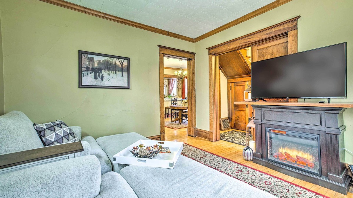 Osseo House | Pet-Friendly Osseo Home w/Fire Pit & Yard!