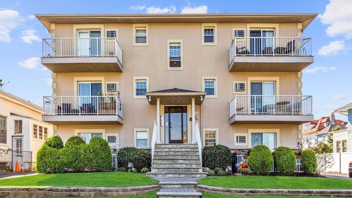 Asbury Park Condo | Pet Friendly-Outdoor Space-Parking-Chef's Kitchen-2 blocks to the Beach