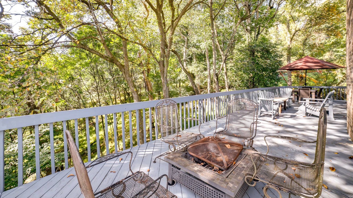 Wildwood Apartment | Pet-Friendly Pennsylvania Abode - Deck & Fireplace