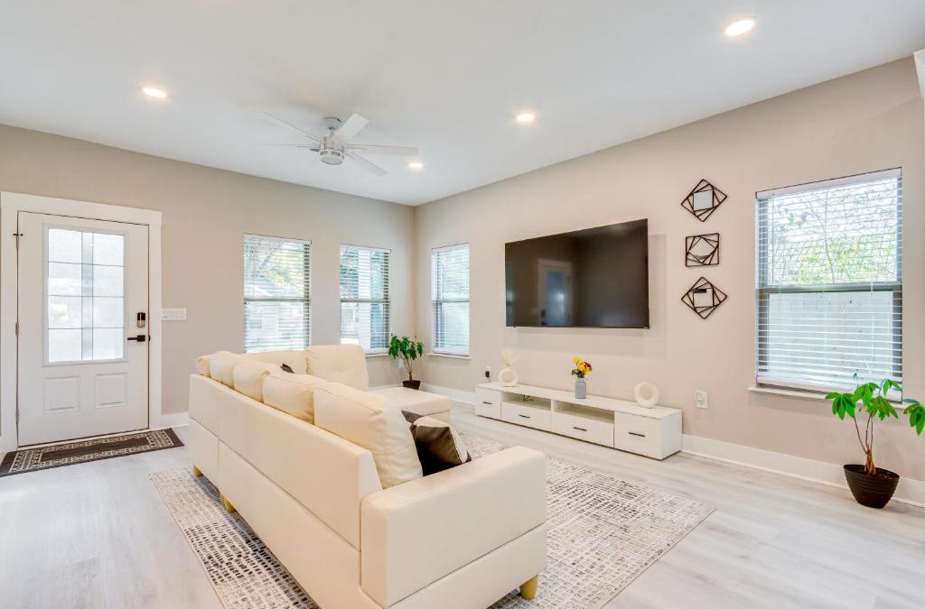 Ensley House | Pet-Friendly Pensacola Home Central Location