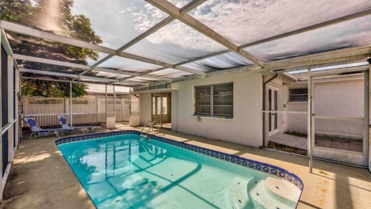 Gulf Highlands House | Pet friendly pool house 10 min from Hudson beach