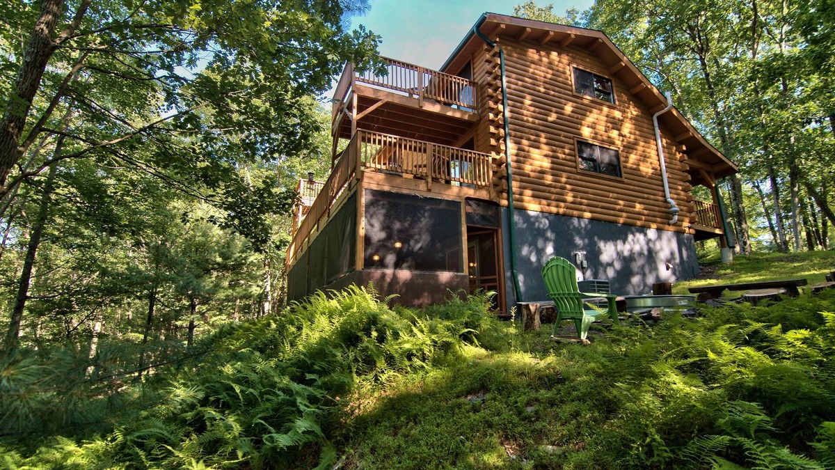 Swiftwater Cabin | Pet Friendly Private Log Cabin - Great Wolf, Kalahari, Camelback, Pocono Raceway